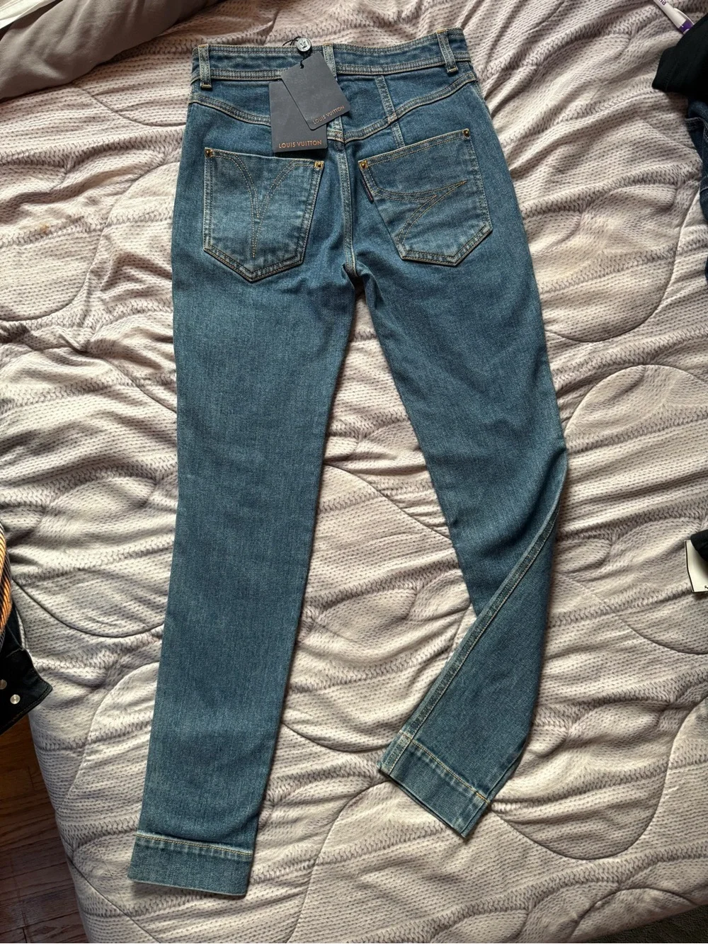 Louis Vuitton Lady Mid-Blue SKinny Denim Jeans 26” waist